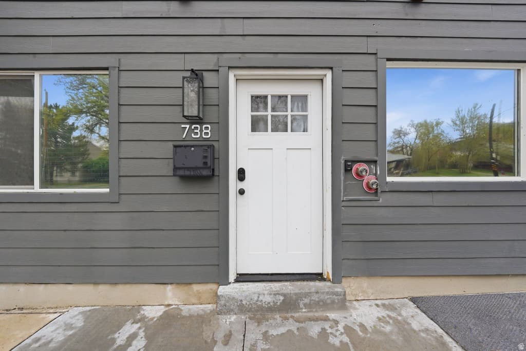 738 28TH ST - Property photo