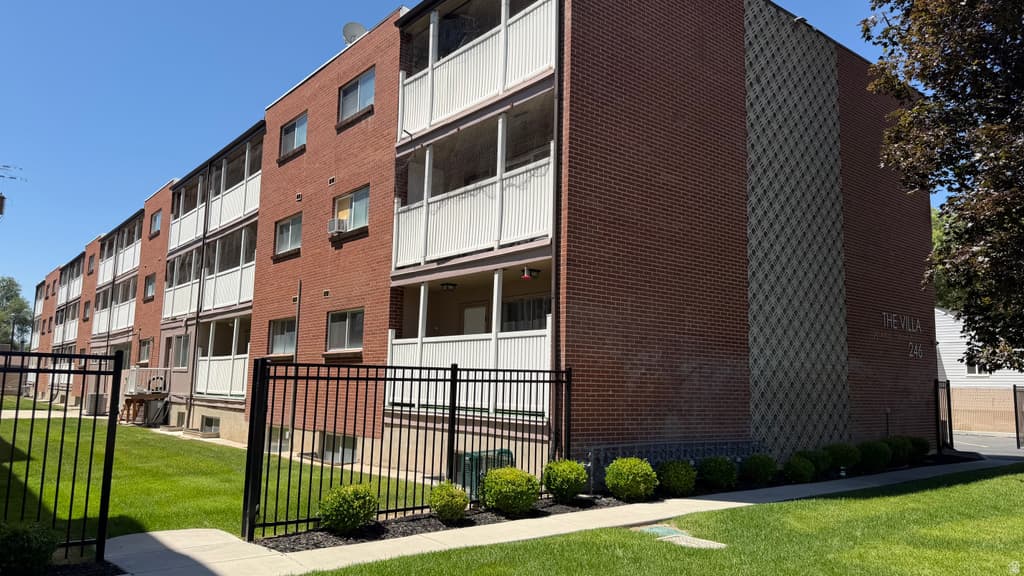 246 E HELM AVE #4 - Property photo 1 of 6