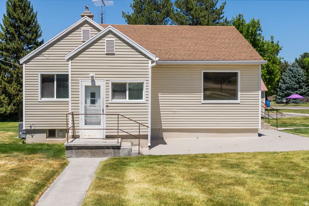 296 S 100 E - Property photo 1 of 6